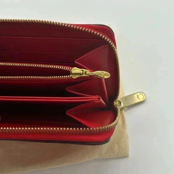 Louis Vuitton Zippy Vernis with FREE ENTRUPY COA - Picture 16 of 16